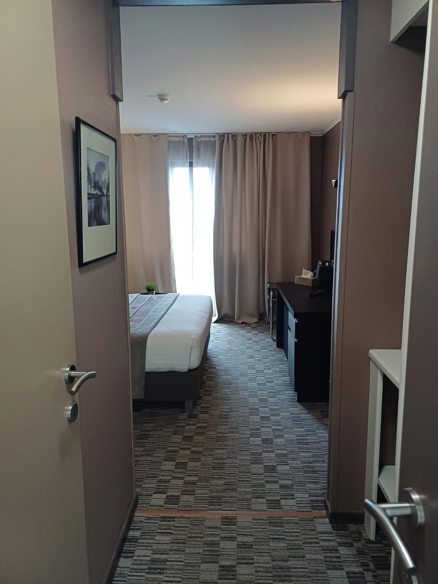 Park Hotel Airport ชาร์เลอรัว ภายนอก รูปภาพ