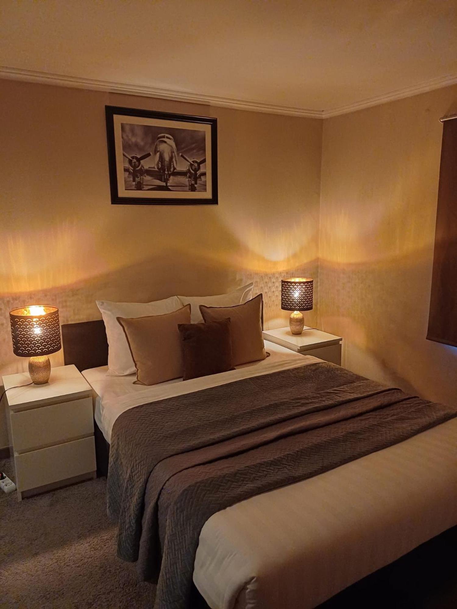 Park Hotel Airport ชาร์เลอรัว ภายนอก รูปภาพ